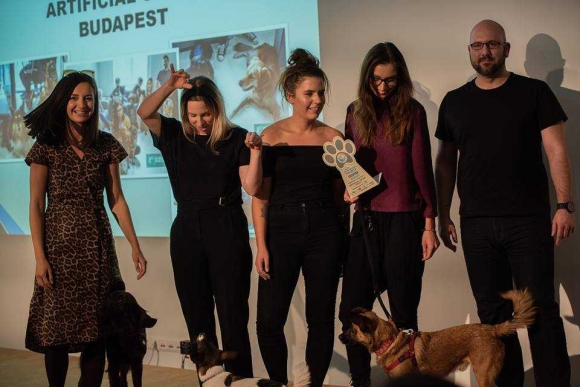 Az Artificial Group csapata és kutyáik